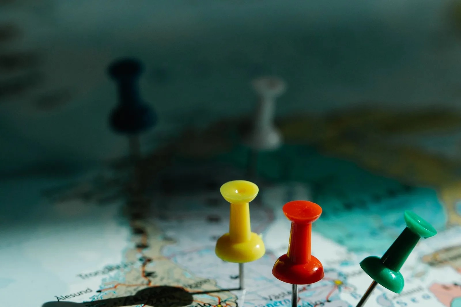 Finding an FHA lender across Maine and Florida Colored pins on a map, showing how an FHA loans near me search spans more than one state