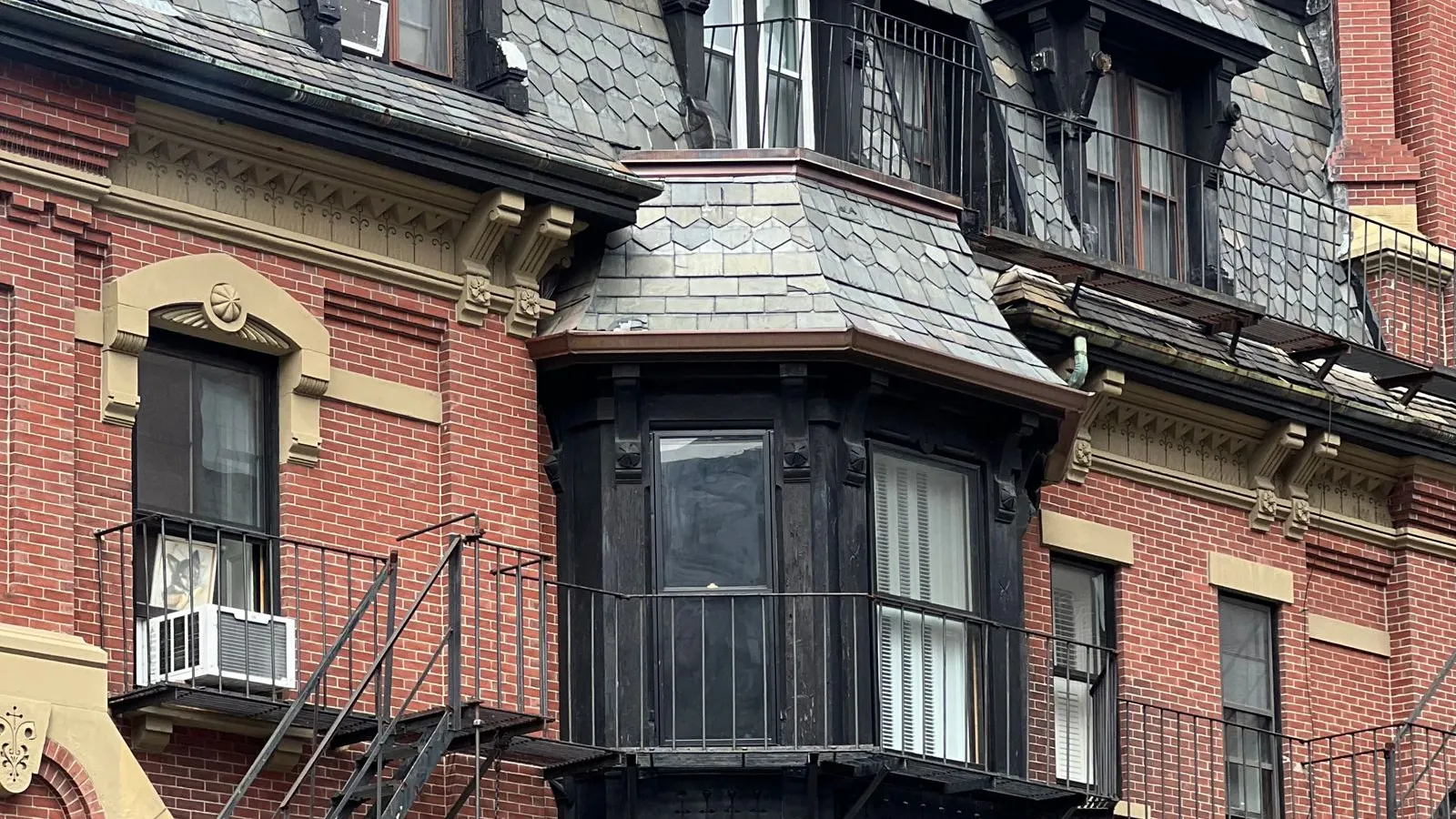 Brick rowhouse with a bay window in Boston